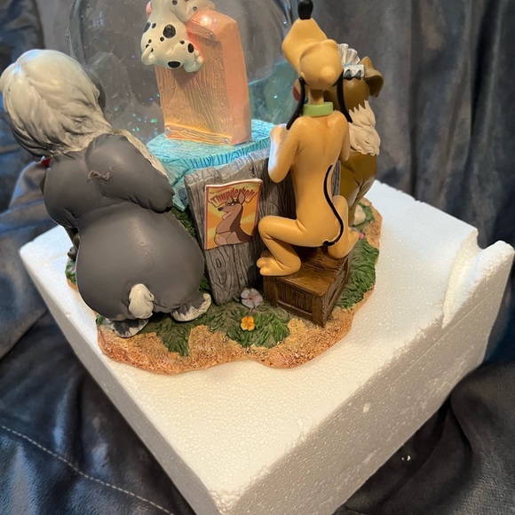 Vintage Disney dogs music box globe - Picture 5 of 9